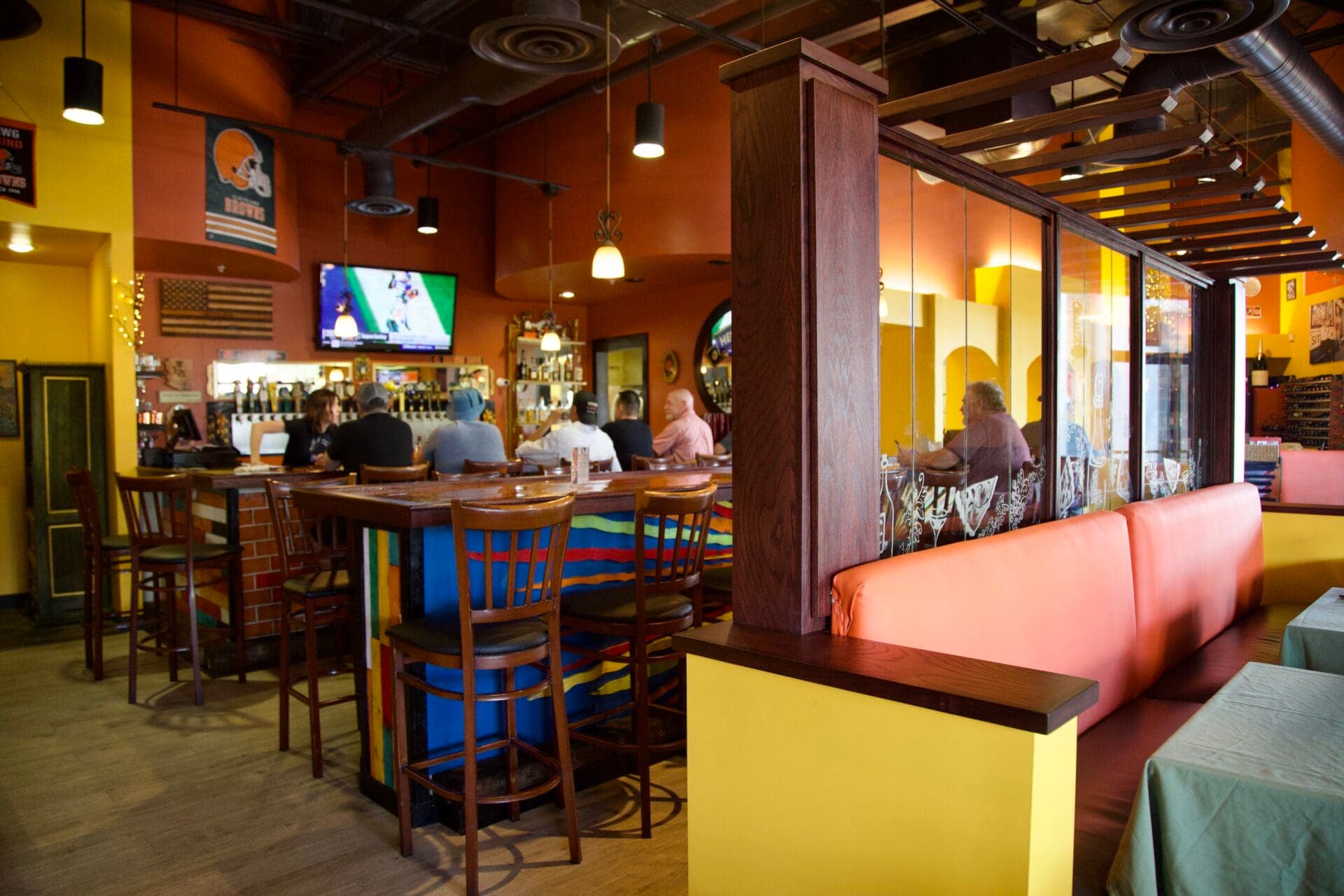 BZ’s Bistro: Pizza, Pasta, Wings & Good Times in Midtown
