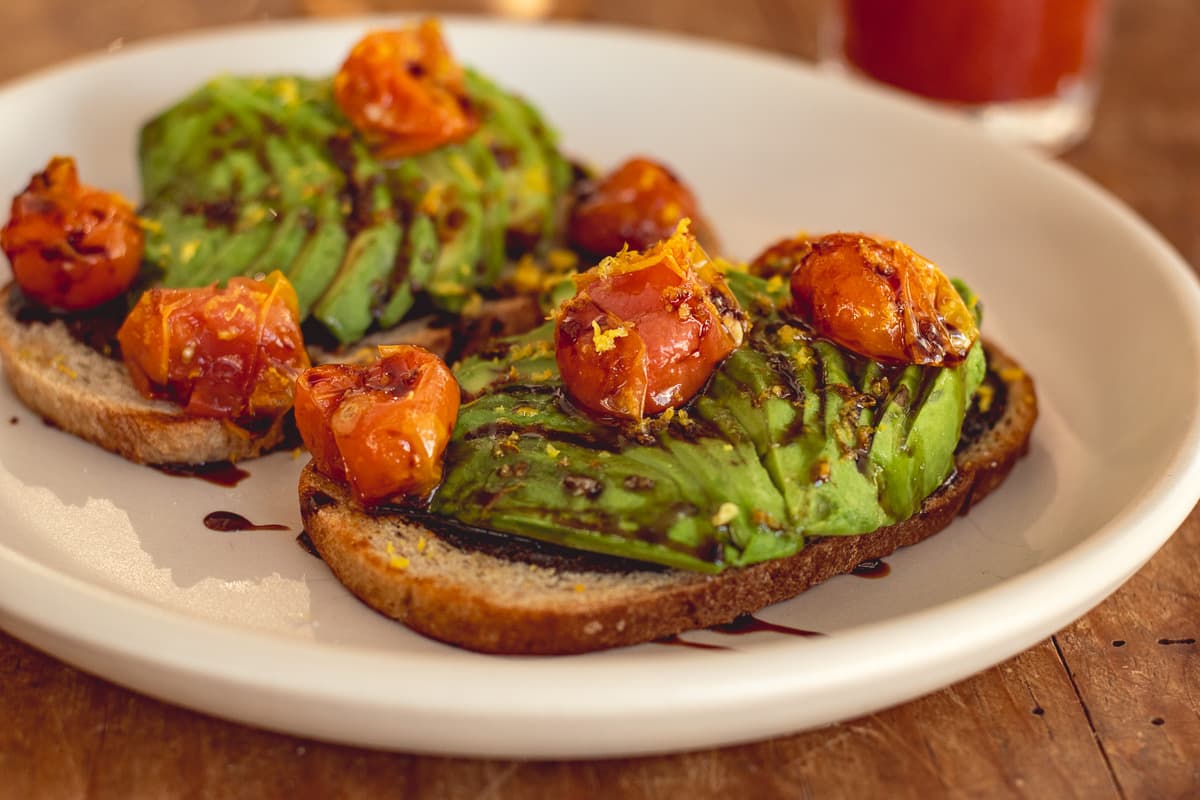 Avocado Toast at Los Milics Vineyards Tucson Tasting Room (Photo by Jackie Tran)