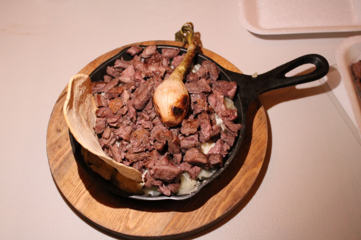 Papa Arrachera at La Carreta Carne Asada (Photo by Isabela Gamez)