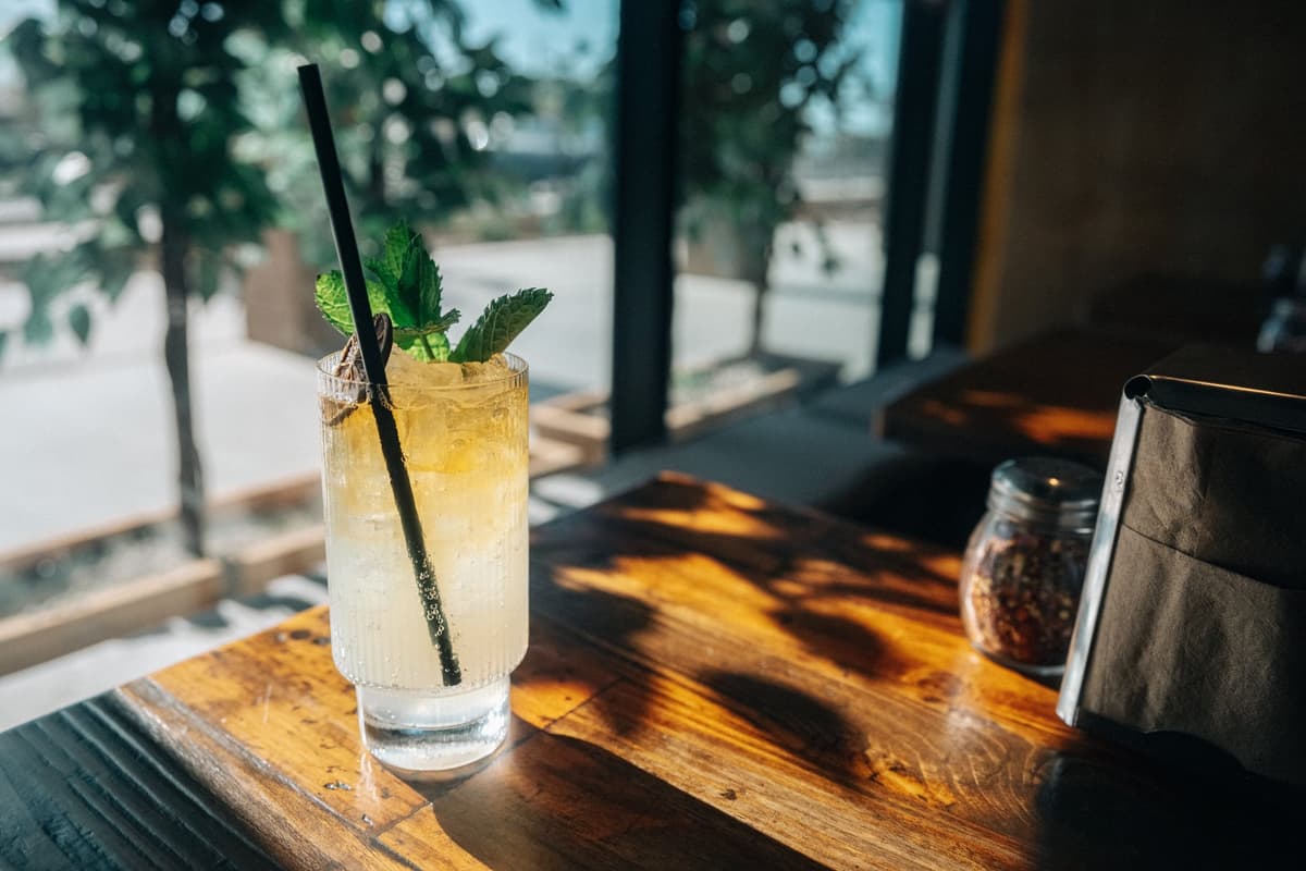Paul's Shipwreck cocktail at Sisters Restaurant & Bar (Photo by Clay Lyon)