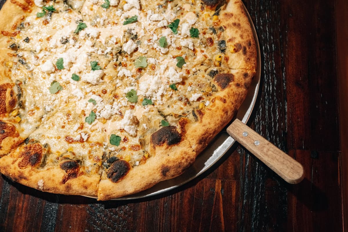 Sonoran Rajas pizza at Sisters Restaurant & Bar (Photo by Clay Lyon)