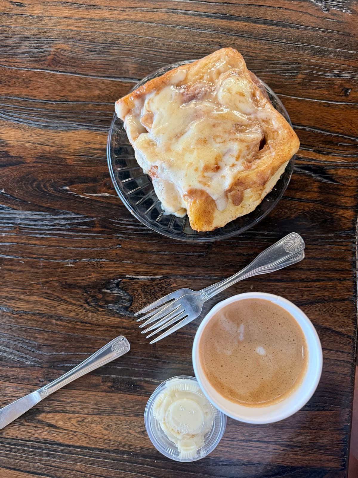 Cinnamon Roll at 1989 Bake House (Photo by Chrissy Mance)