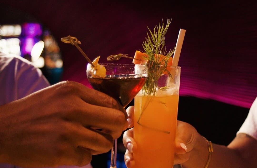 10+ Fun spots to meet up for a first date