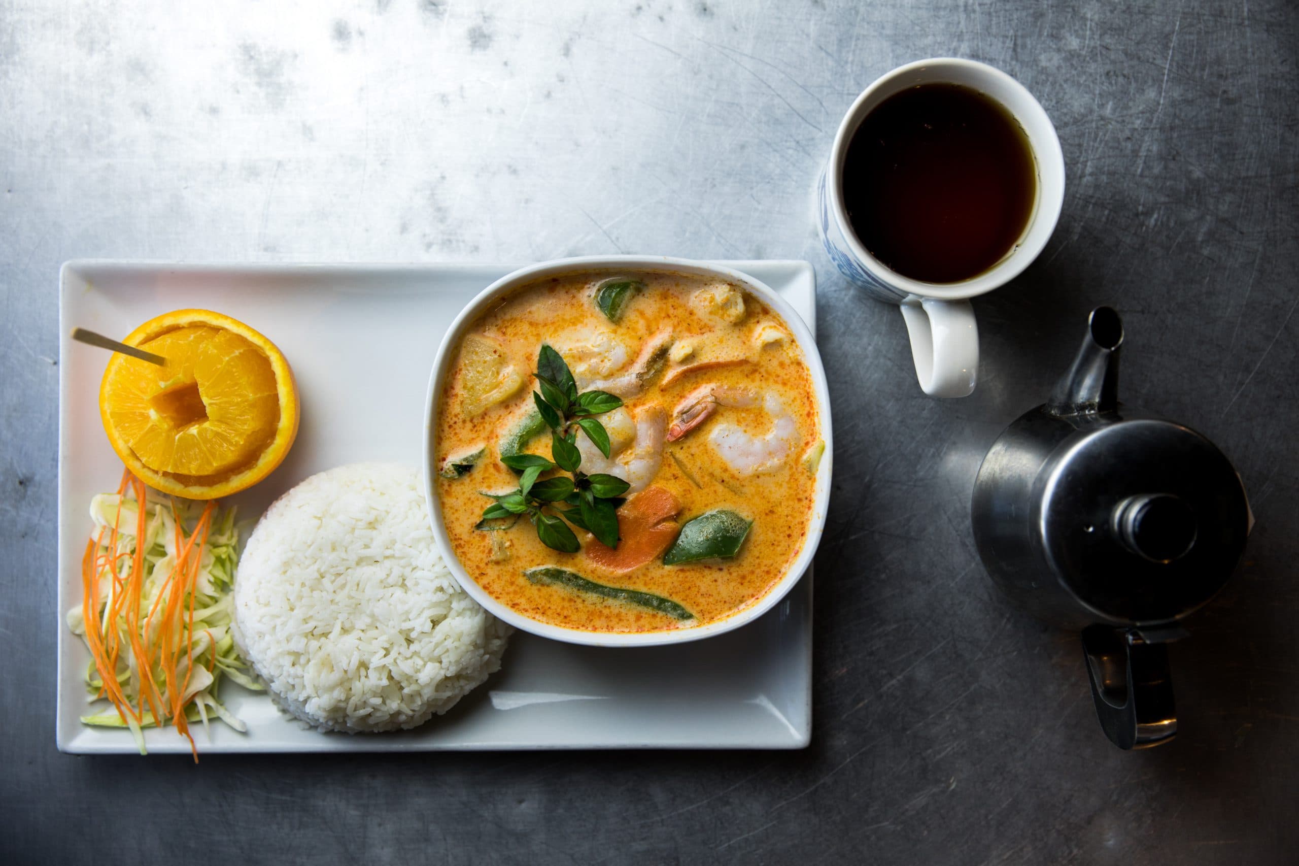 4 Seasons Restaurant: American, Chinese & Thai on Miracle Mile