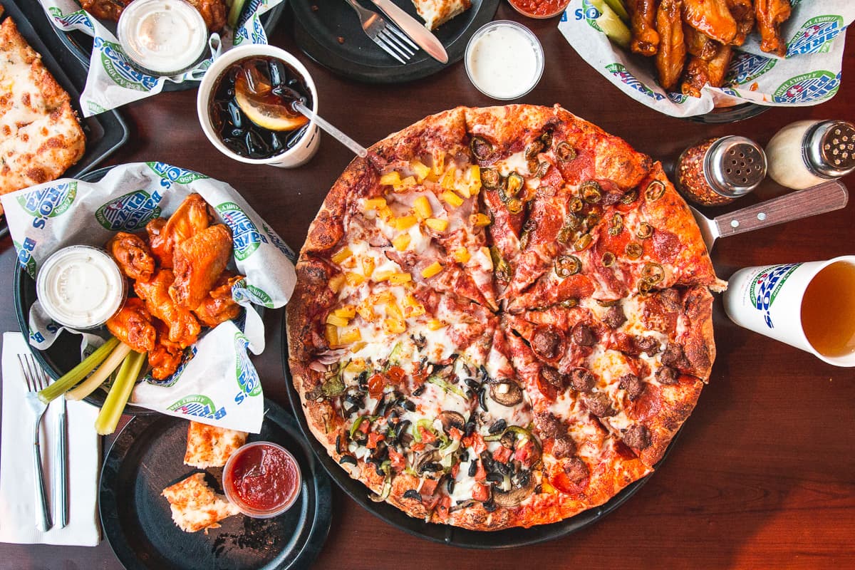 Assorted food at Barro's Pizza (Credit: Jackie Tran)