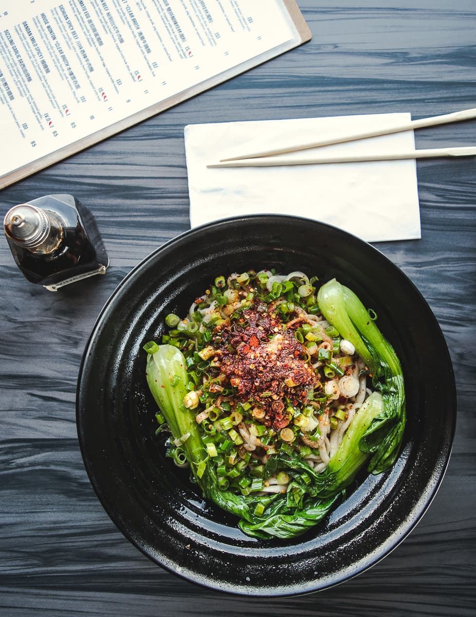 Sizzling Garlic noodles at Noodleholics (Credit: Jackie Tran)