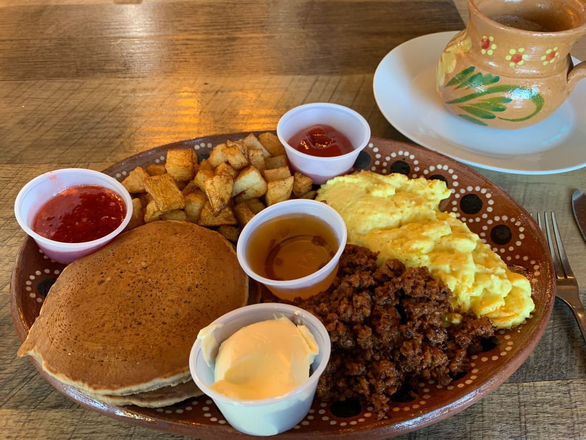 Del Cielo’s vegan breakfast (Photo by Sariya Jarasviroj)