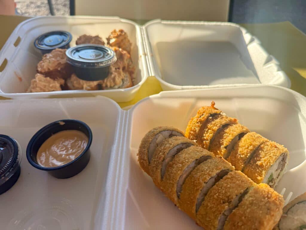 Sonora Roll and Spicy Roll at El Sushi de Papá La Carreta (Photo by Elian Macias Parada)