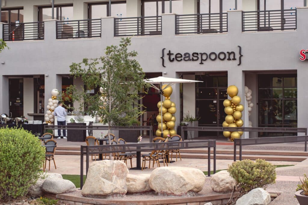Patio at Teaspoon on River Road (Photo by Jackie Tran)