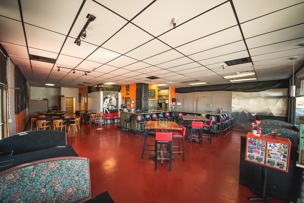 Interior at BZ's Pizza and Italian Kitchen (Credit: Jackie Tran)