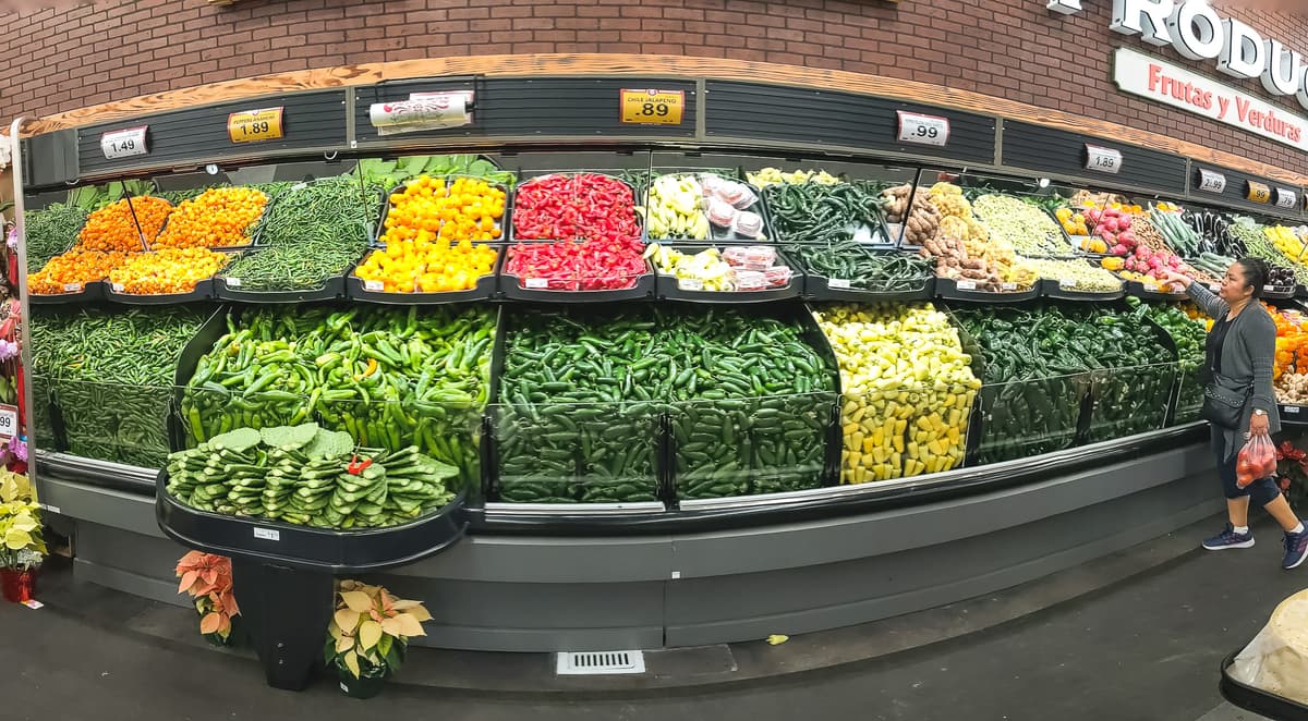 Chiles at Cardenas Markets (Credit: Jackie Tran)