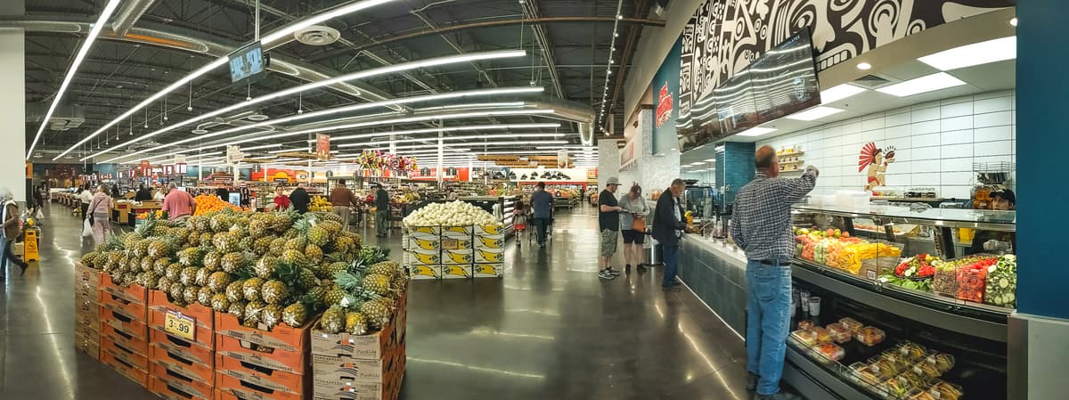 Entrance inside Cardenas Markets (Credit: Jackie Tran)