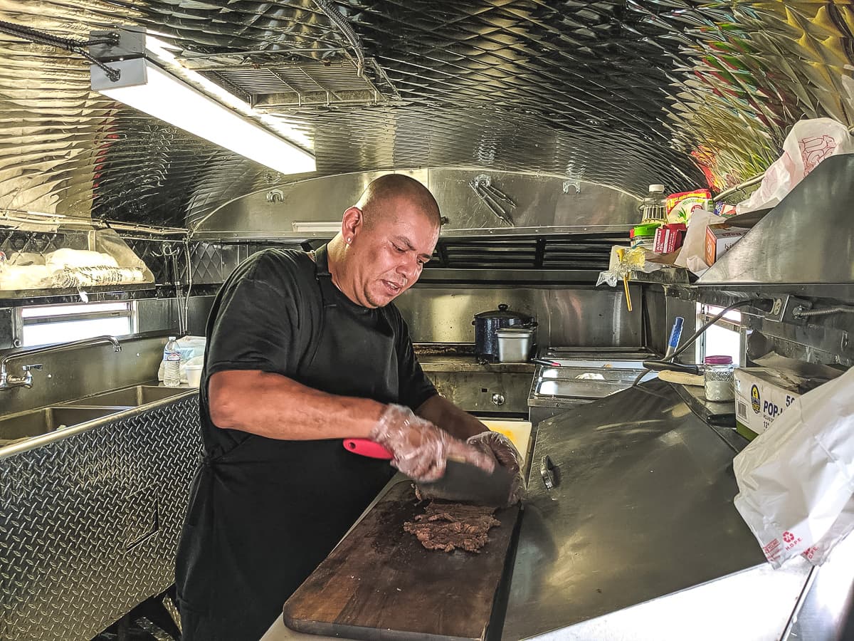 Alex Quezada chopping carne asada at Carnitas Estilo Michoacán Los Gordos