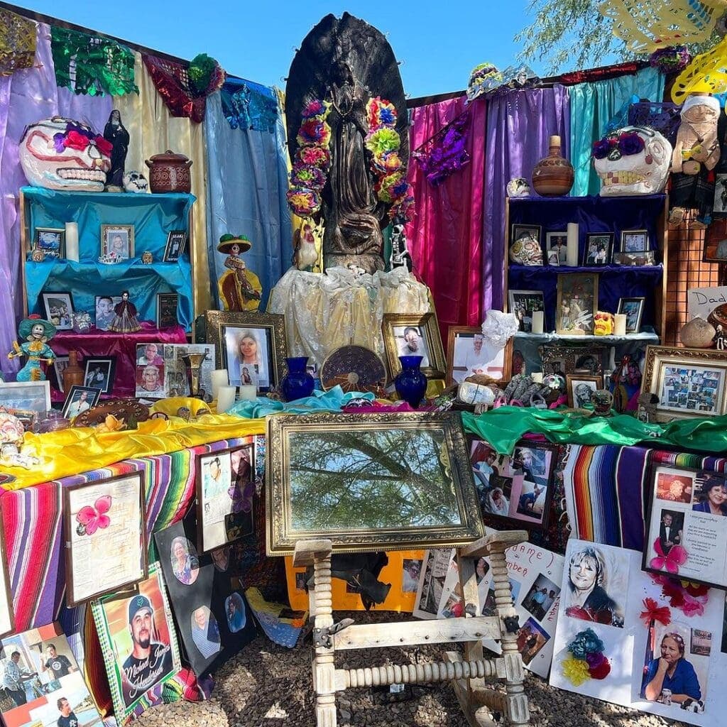 a bunch of items that are on display in a store