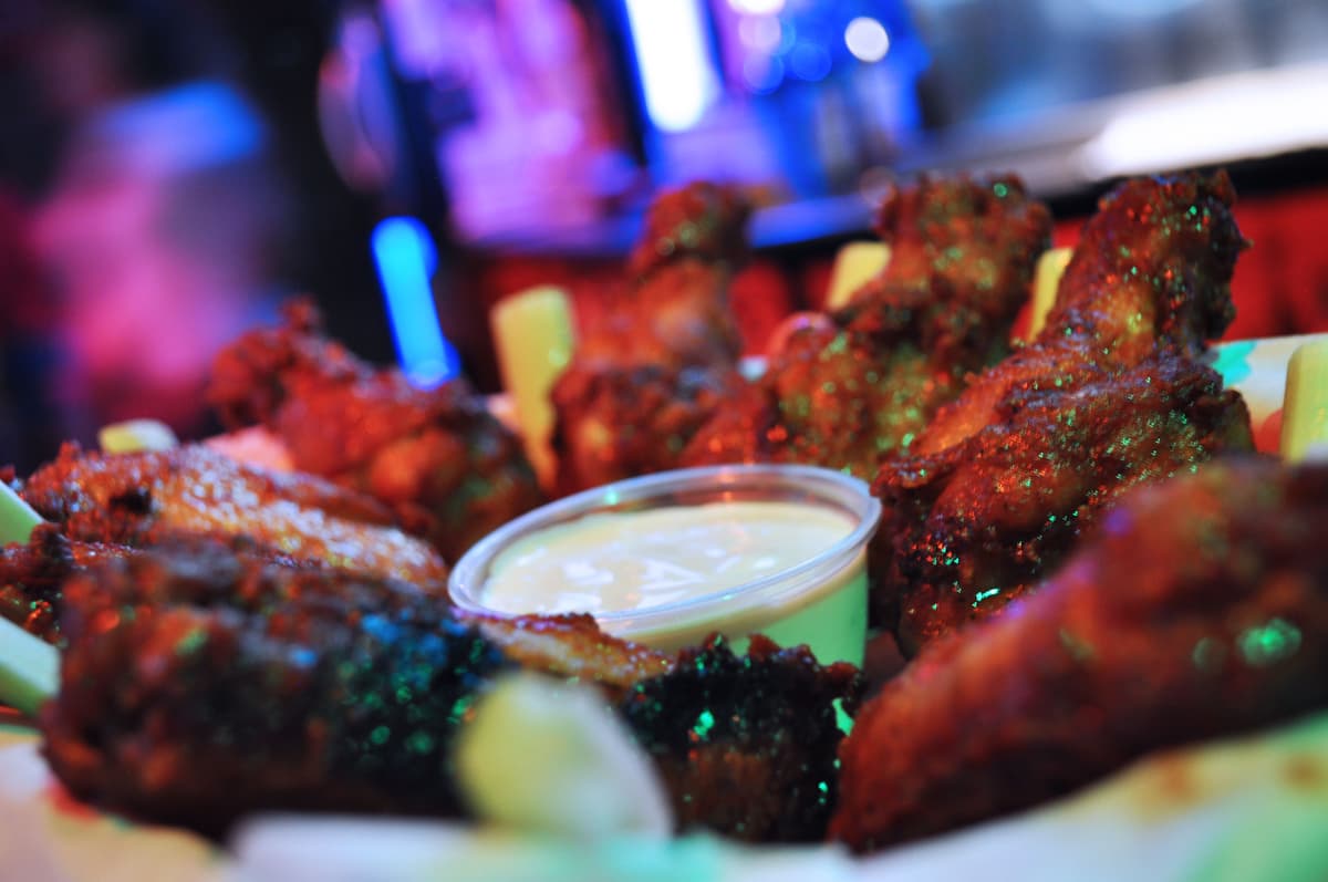 Wings at the Wooden Nickel Tavern in Tucson (Credit: Adam Lehrman)