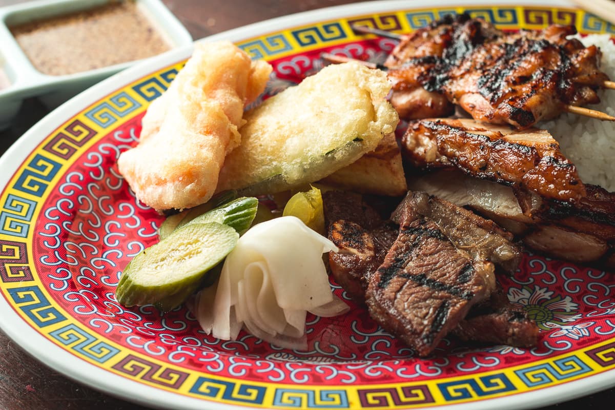 Yakiniku Japanese BBQ Platter at DOWNTOWN Kitchen + Cocktails (Credit: Jackie Tran)