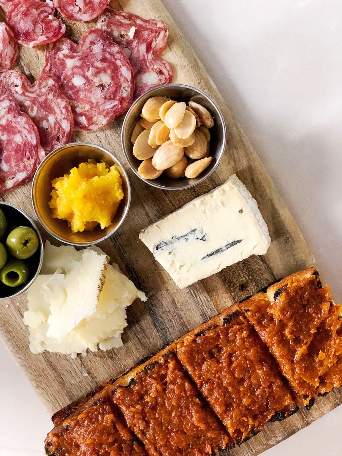 TF-Cheese-Board-Reilly-Craft-Pizza-Drink