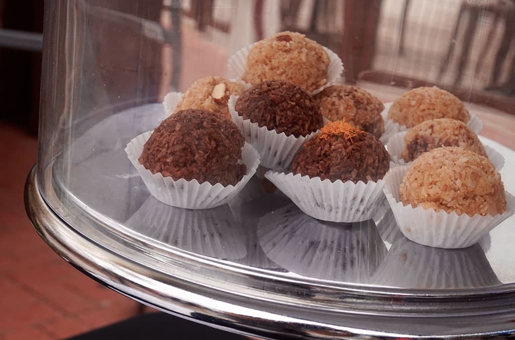 Macaroons from R's Raw Kitchen (Photo by Jennifer Rothschild)