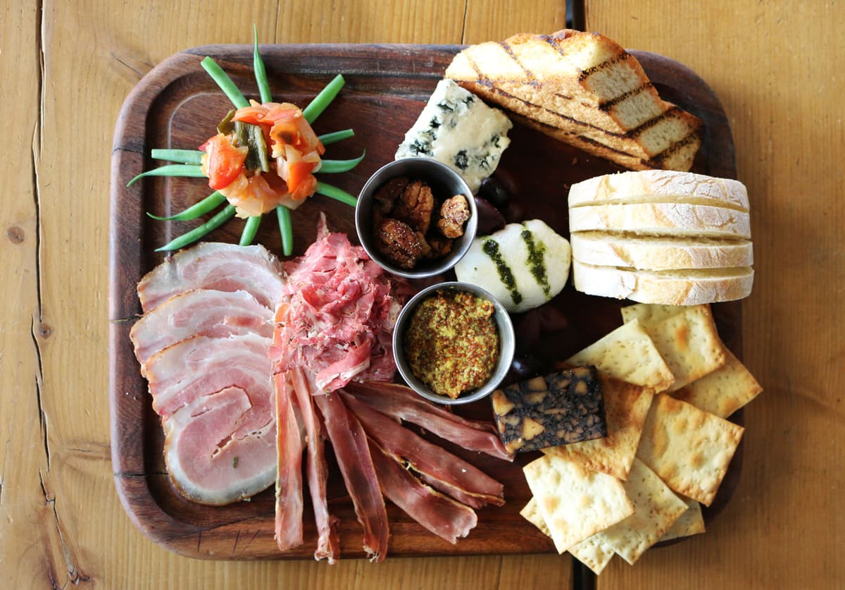 Combo Cutting Board at Union Public House (Credit: Adam Lehrman)