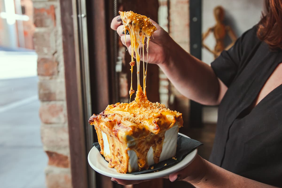 Mac & Cheese with bacon at HUB Restaurant & Ice Creamery (Credit: Jackie Tran)