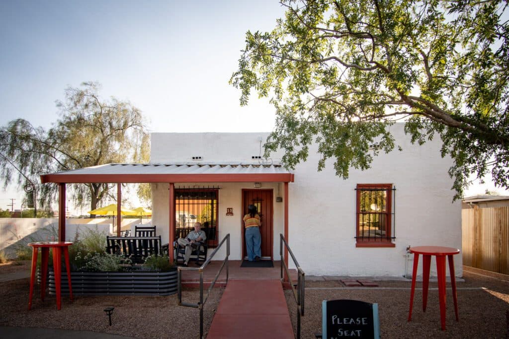 Sunshine Wine patio (Photo by Jackie Tran)