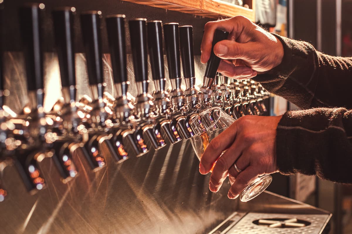 Beer pour at Iron John's Brewing Company (Credit: Jackie Tran)