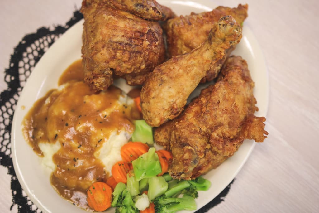 Golden Fried Chicken at Pappy's Diner (Credit: Shana Gegantoca)