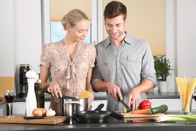 Cooking class (Photo courtesy of Pexels)