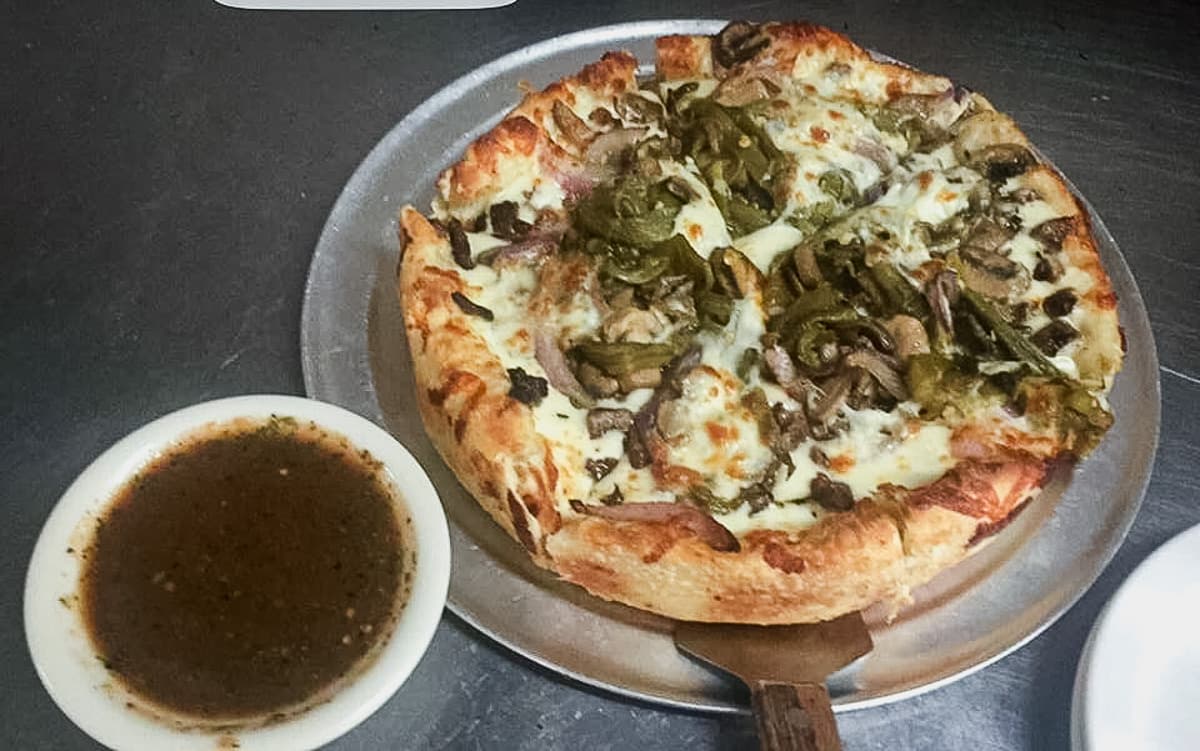 Pizza Apson at Rocco's Little Chicago Pizzeria (Photo courtesy of Rocco's Little Chicago Pizzeria)