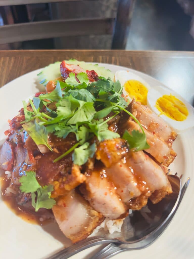Khao Mu Dang at Kin Dee Thai (Photo by Bud Sayso)
