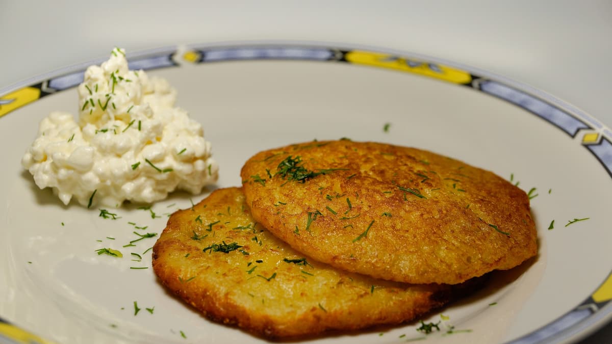 Latkes (Photo courtesy of Pixabay)