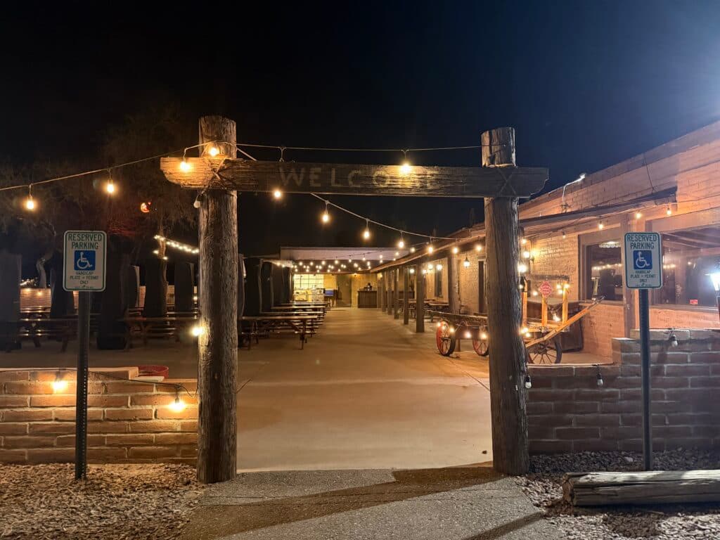 Li'l Abner's Steakhouse (Photo by Isabela Gamez)