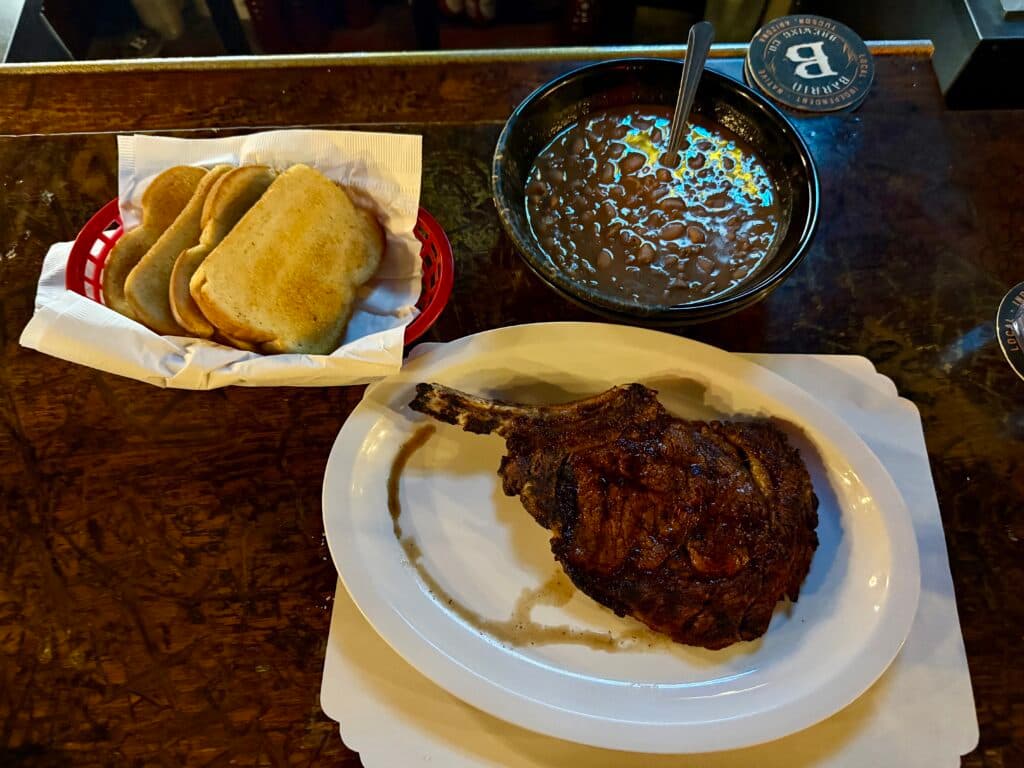 Li'l Abner's Steakhouse (Photo by Isabela Gamez)