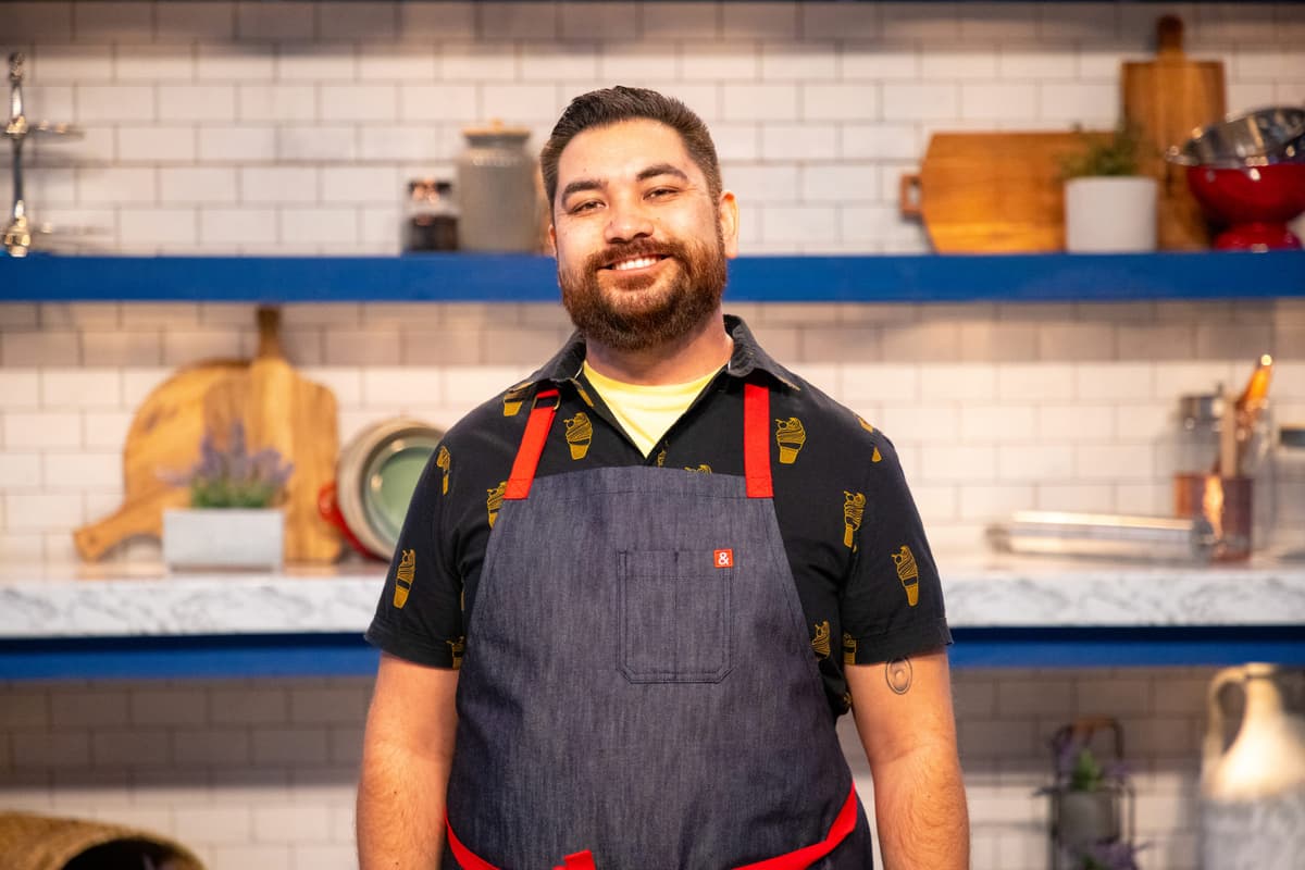 Contestant Aaron Manuyag portrait, as seen on Best Baker in America, Season 4.