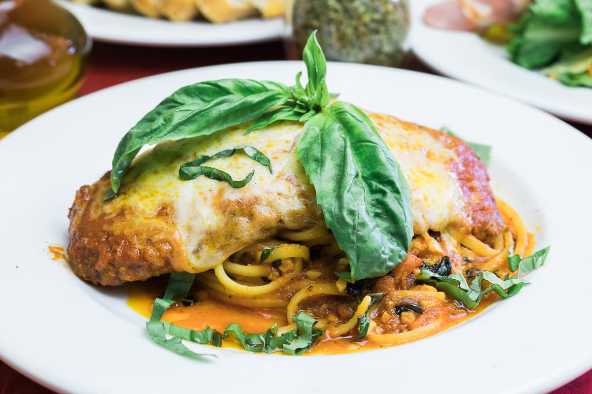 Chicken Parmesan at Los Olivos Pizzeria (Credit: Taylor Noel Photography)