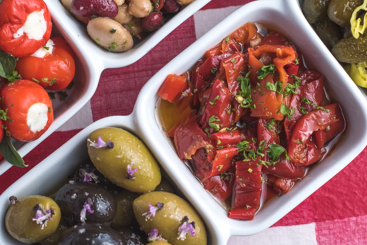 Relish tray at Mama Louisa's (Credit: Jackie Tran)