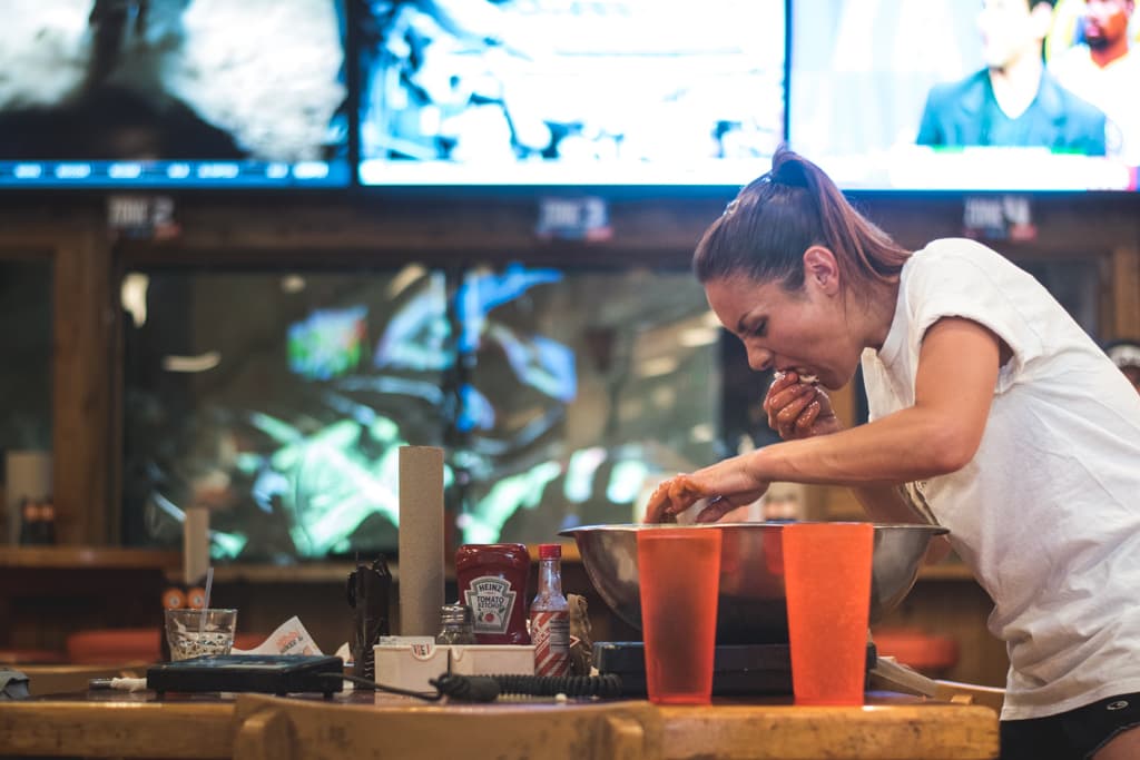 Michelle "Cardboard Shell" Lesco training at Hooters in Marana (Credit: Jackie Tran)