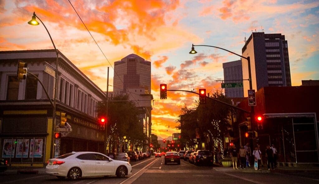 a traffic light on a city street