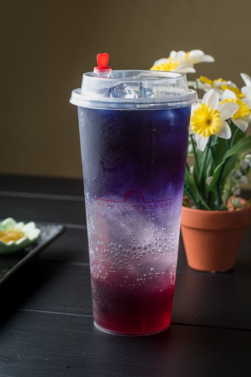 Butterfly Pea Tea at Nomico Healthy Dessert (Credit: Jackie Tran)