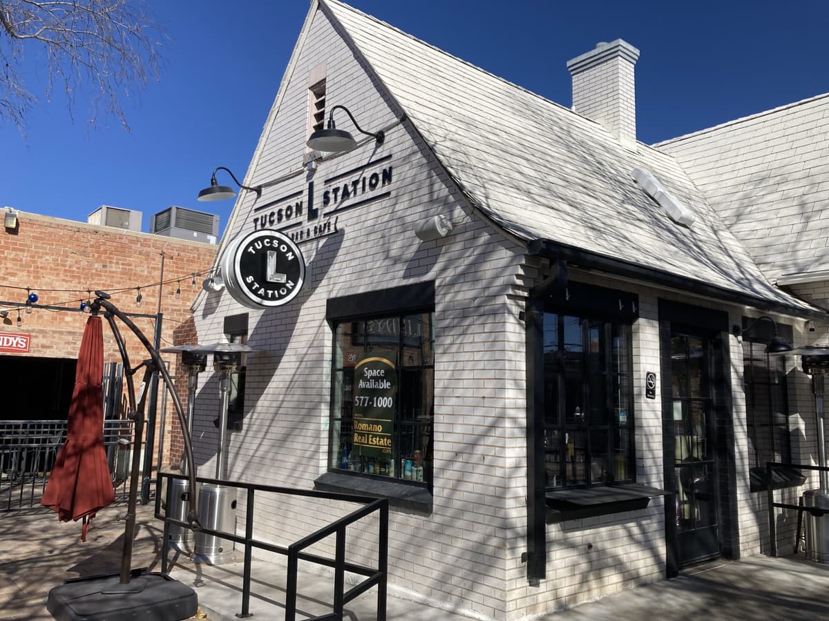 L Station Cafe & Bar