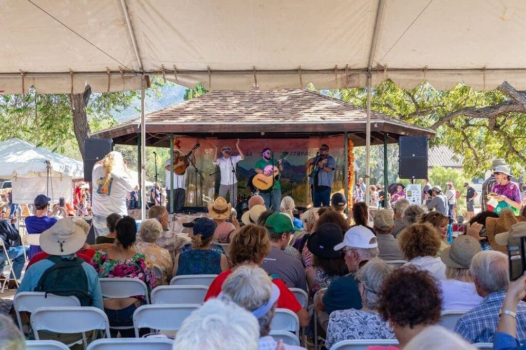 a group of people sitting at a table in front of a crowd