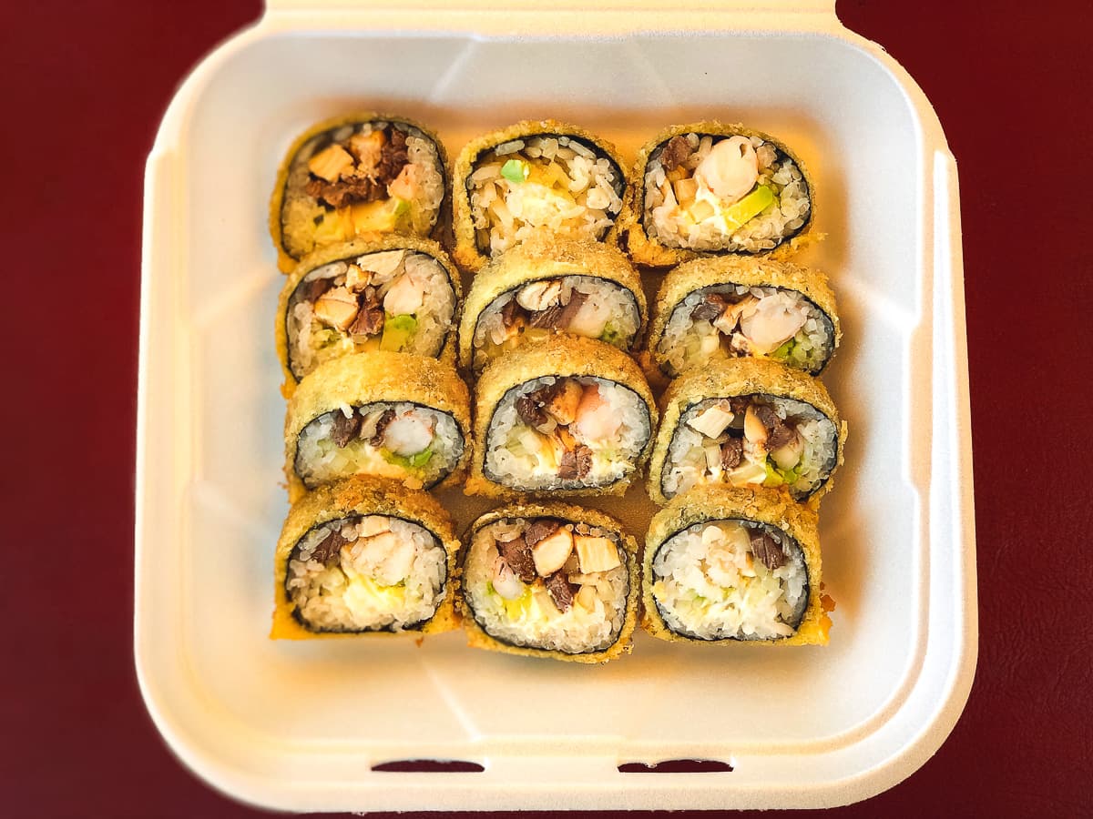 Mar y Tierra roll from El Sushi de Papa