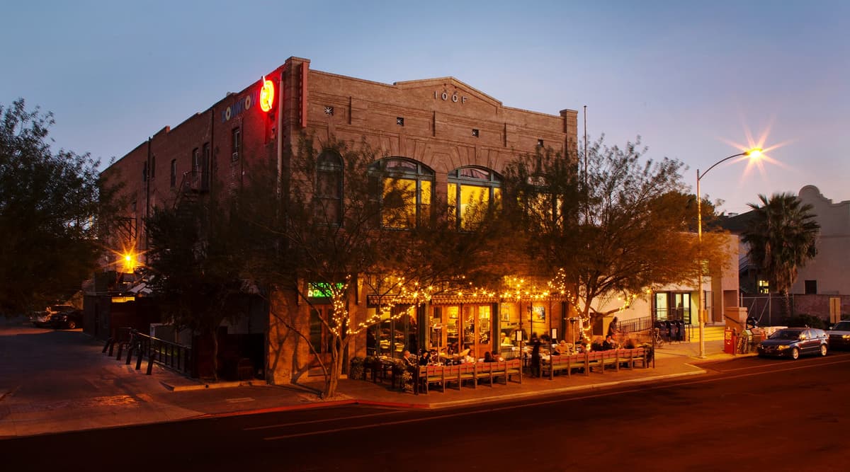 DOWNTOWN Kitchen + Cocktails