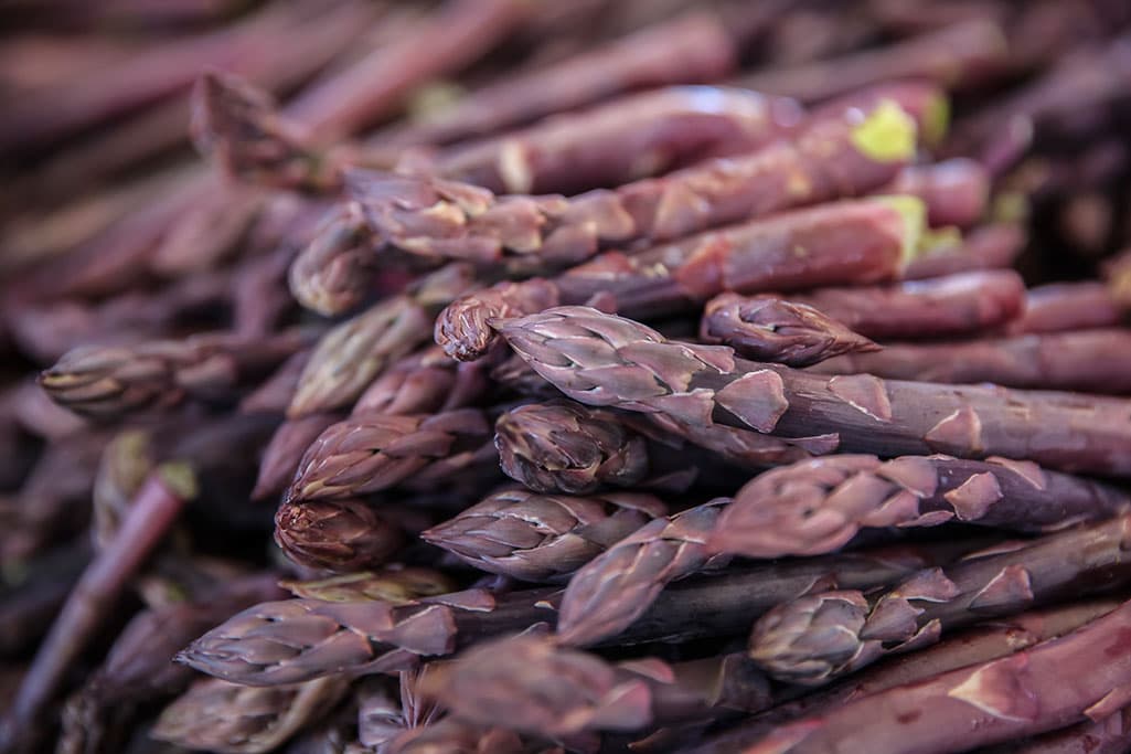 Asparagus at Heirloom Farmers Market (Credit: Pedro Romano)