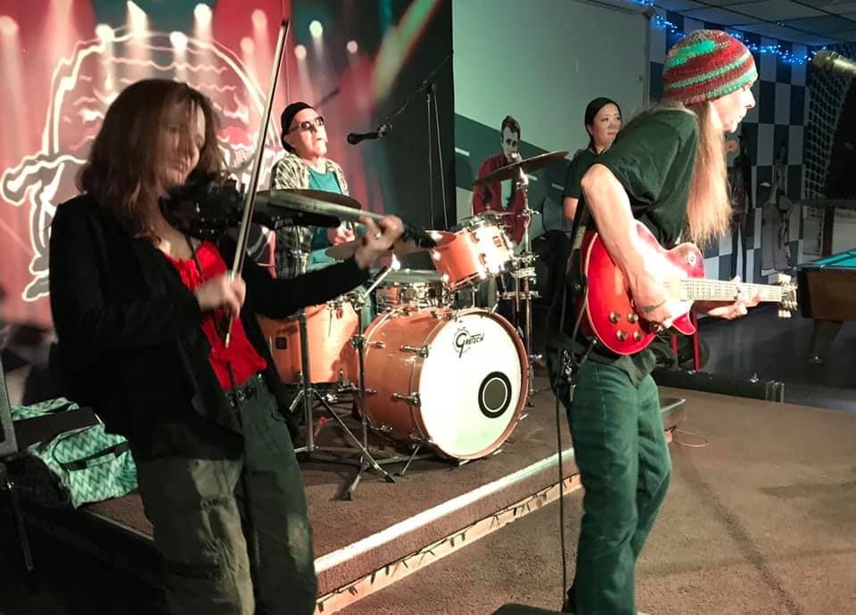 Bryan Dean Trio and Heather Hardy at Rockabilly Grill (Credit: KOKO)