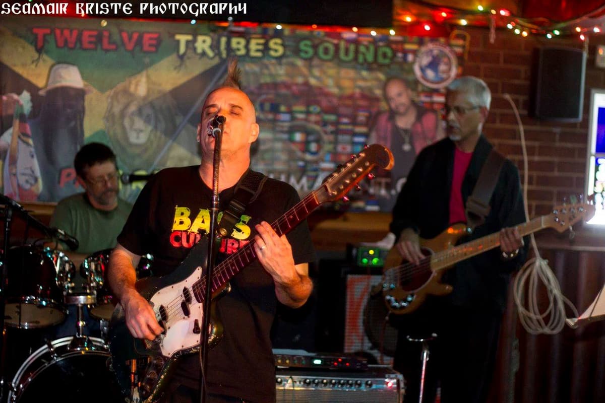 Mighty Diamonds at Chicago Bar (Credit: Seamair Briste Photography)