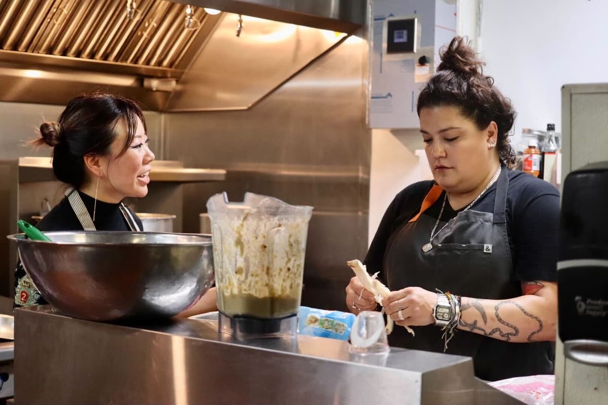 Feng-Feng Yeh and Maria Mazon making Chinese chorizo (Photo by Hannah Hernandez)
