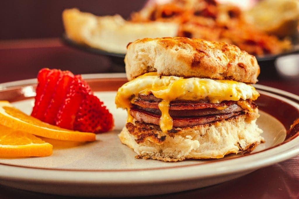 a picture of breakfast food