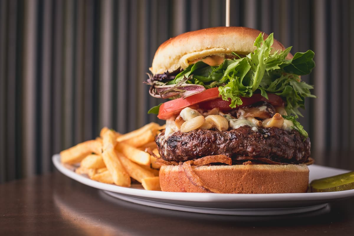 Roasted Garlic & Gorgonzola Burger at Twigs Bistro & Martini Bar (Photo: Jackie Tran)