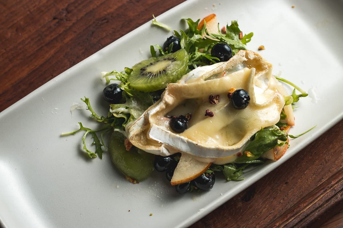 Blueberry, Kiwi & Pear Salad at the Coronet (Credit: Jackie Tran)